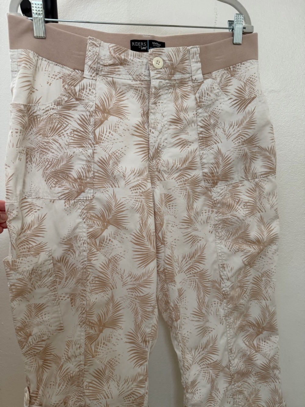 Lee MidRise Skimmer Pants in Beige Palm Print